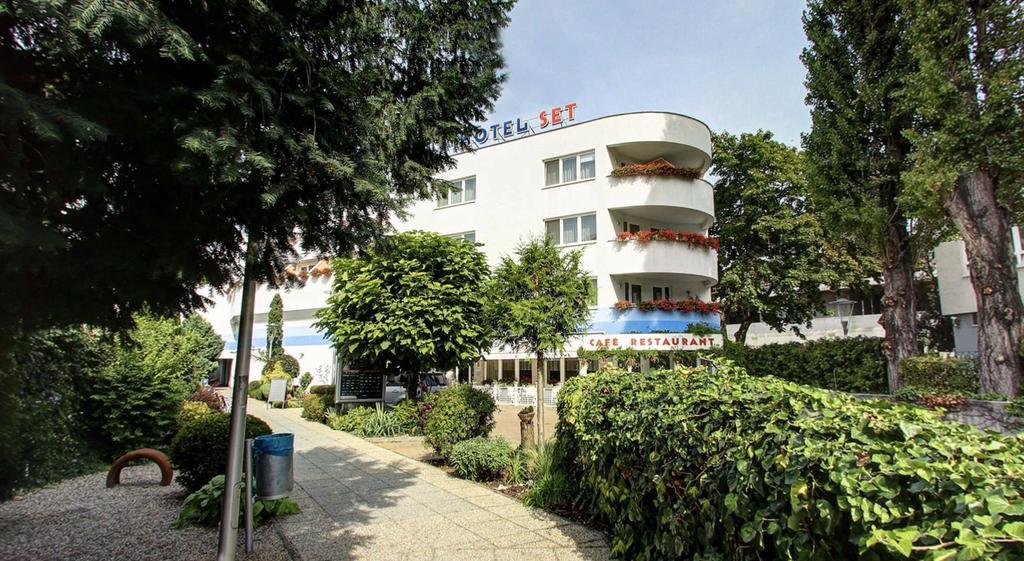 Hotel Set Братислава Экстерьер фото