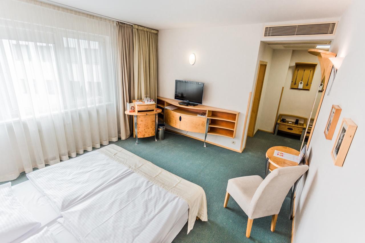 Hotel Set Братислава Экстерьер фото