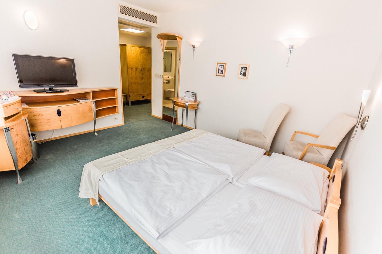 Hotel Set Братислава Экстерьер фото